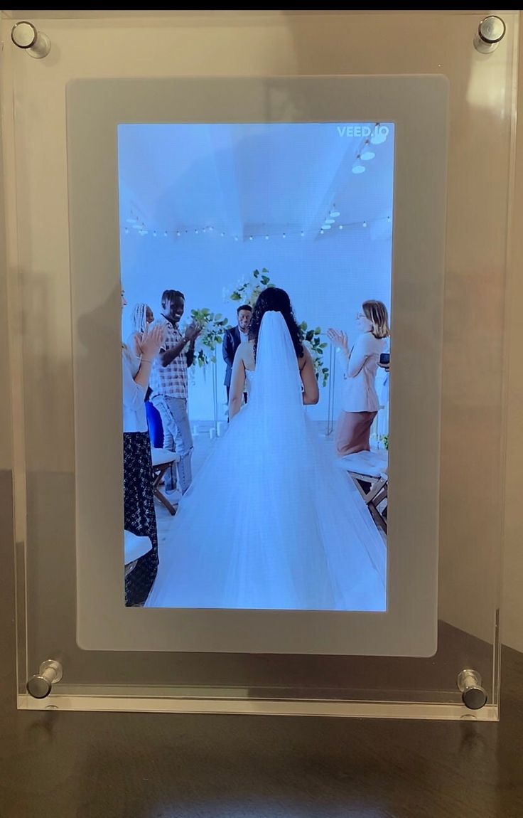 Supreme Device™ Digital Frame